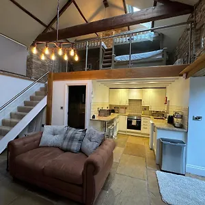 Beautifully Converted Apartment Hutton Bushel