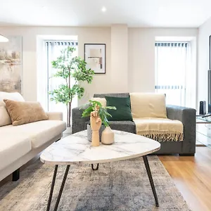 Harvey Nic's & Designer Quarter 62ch Apartment Leeds (West Yorkshire)